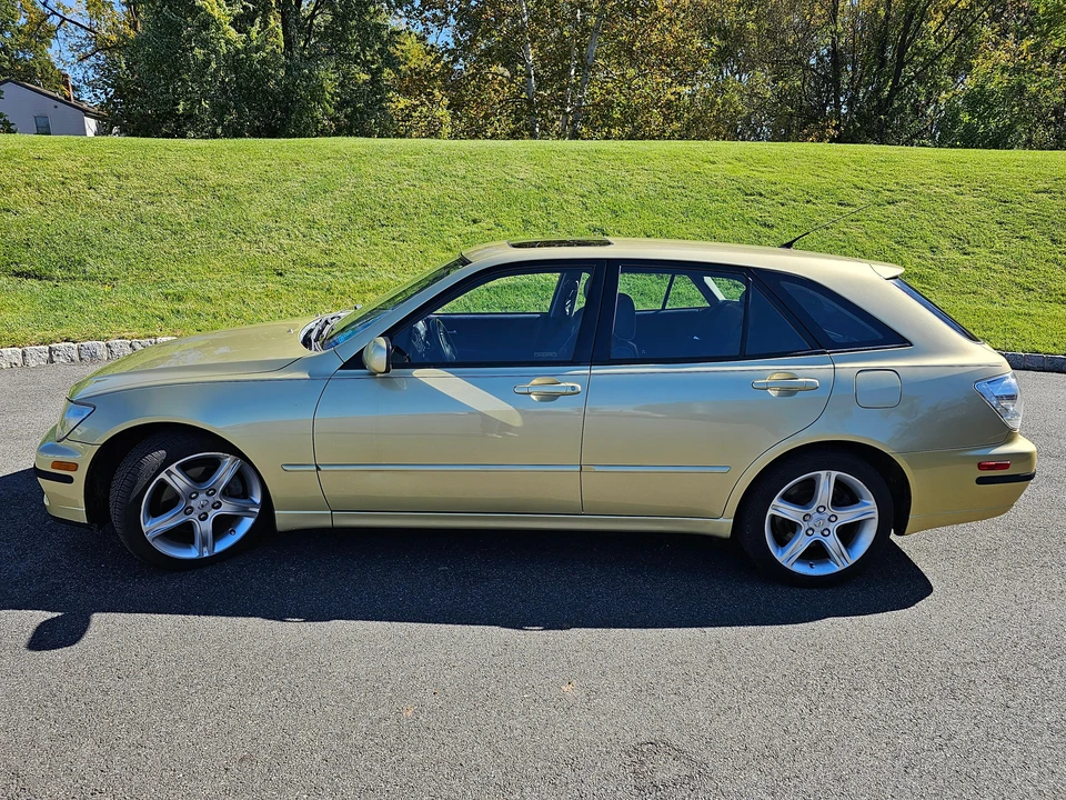 2002 Lexus IS 1st Gen - Image 10 of 31