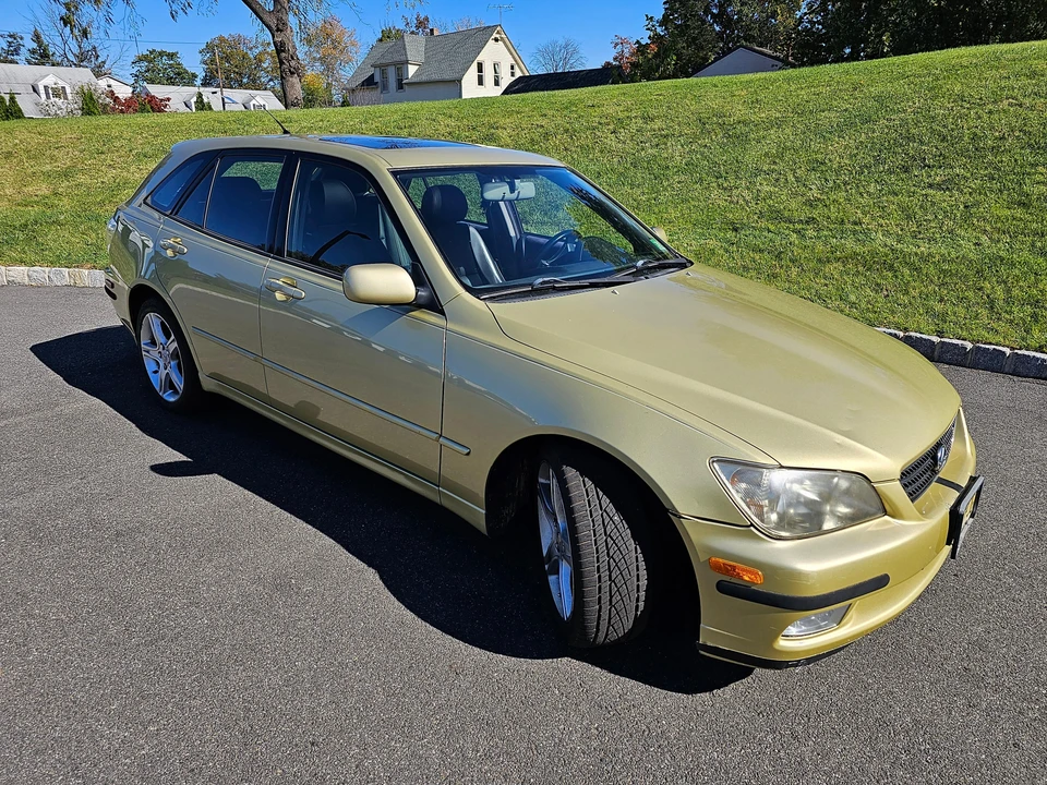2002 Lexus IS 1st Gen - Image 17 of 31