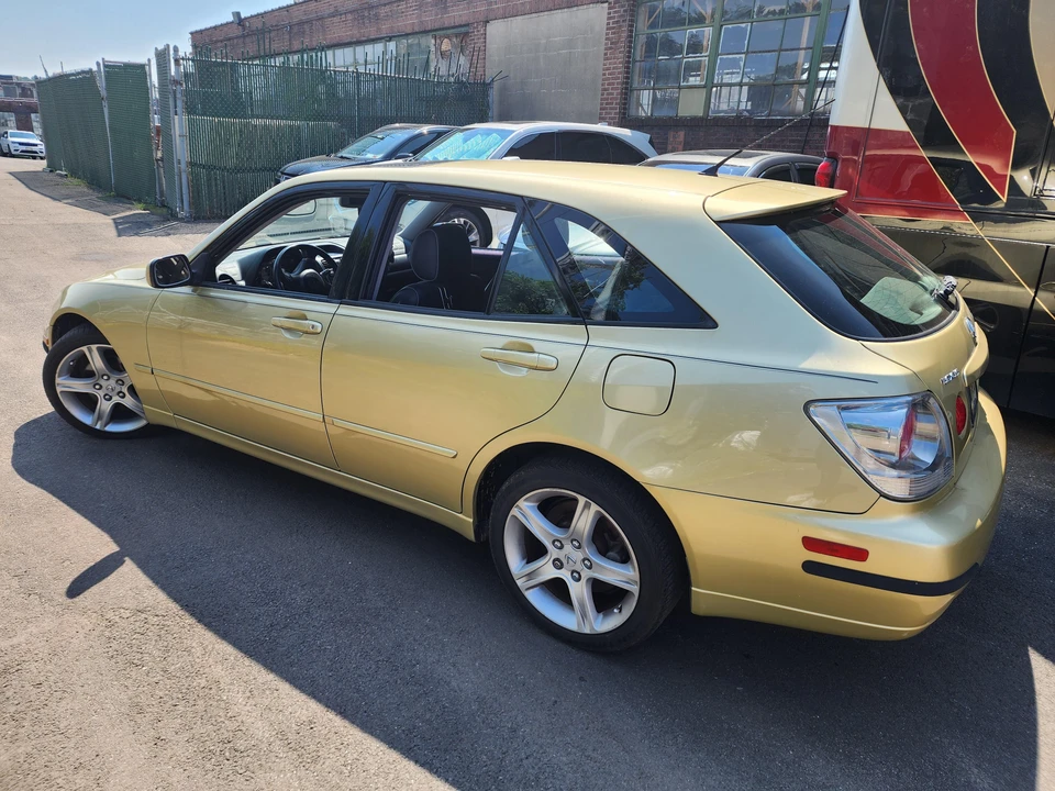 2002 Lexus IS 1st Gen - Image 11 of 31