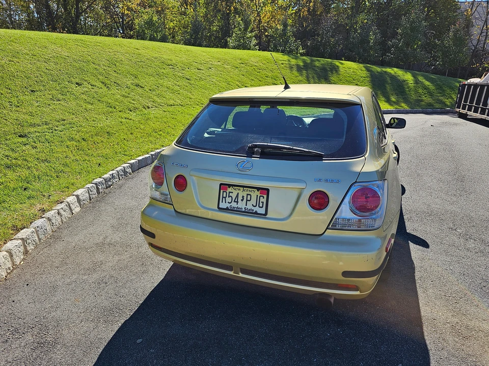 2002 Lexus IS 1st Gen - Image 13 of 31