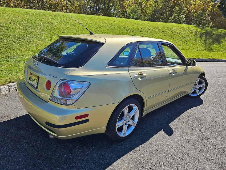 2002 Lexus IS 1st Gen - Image 16 of 31