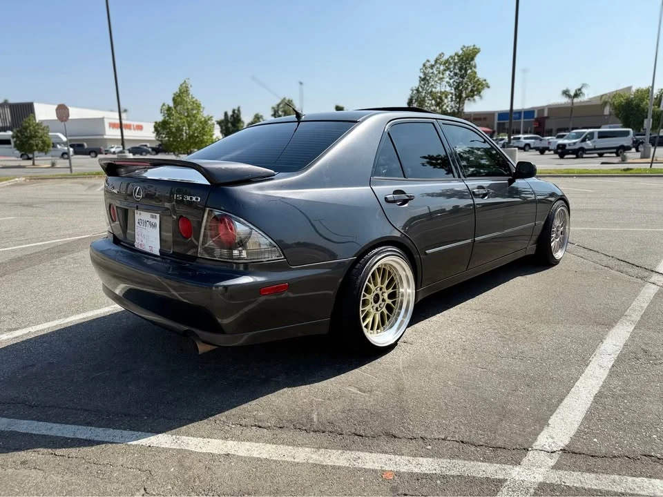 2002 Lexus IS 1st Gen - Image 5 of 14