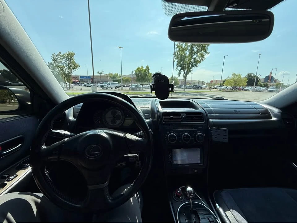 2002 Lexus IS 1st Gen - Image 13 of 14