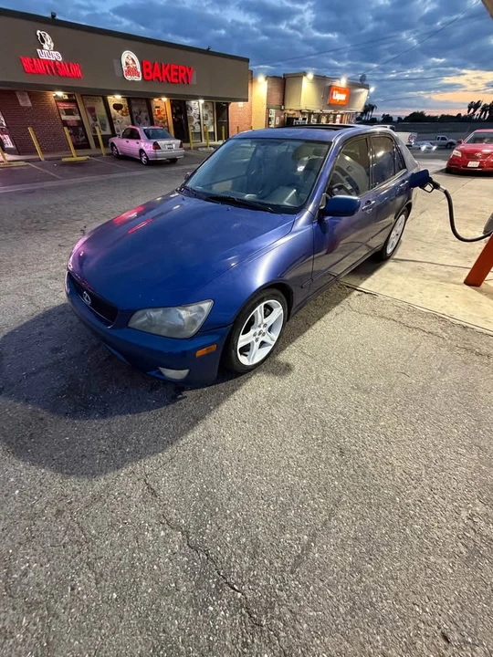 2002 Lexus IS 1st Gen - Image 4 of 5