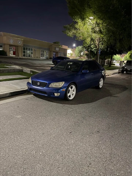 2002 Lexus IS 1st Gen - Image 2 of 5