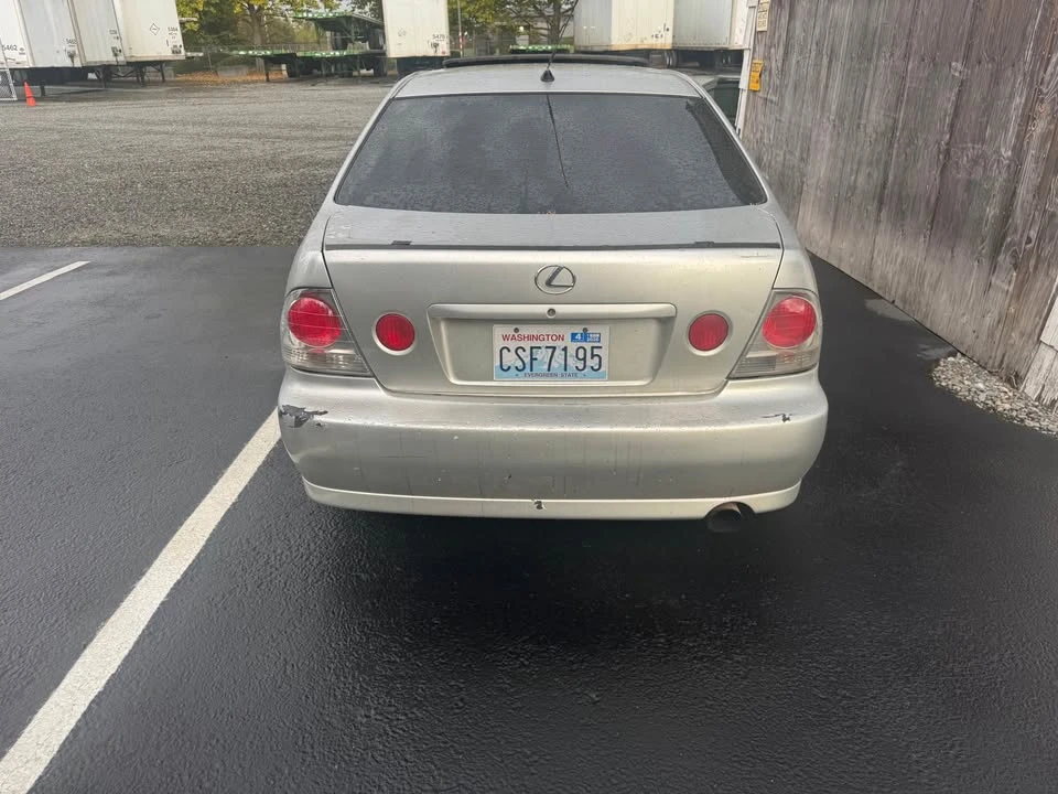 2002 Lexus IS 1st Gen - Image 5 of 6