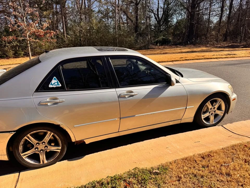 2002 Lexus IS 1st Gen - Image 8 of 12