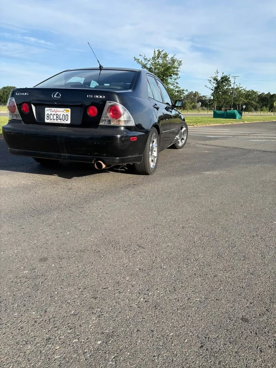 2002 Lexus IS 1st Gen - Image 2 of 9