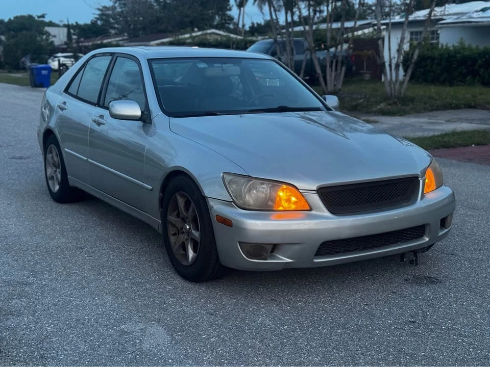 2002 Lexus IS 1st Gen - Image 10 of 13