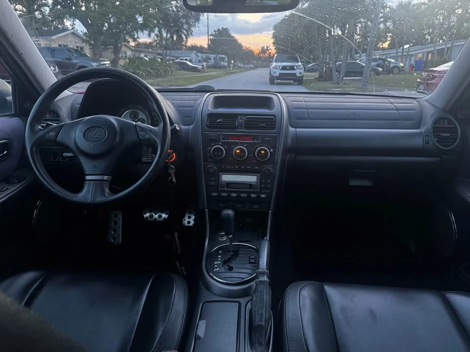 2002 Lexus IS 1st Gen - Image 5 of 13