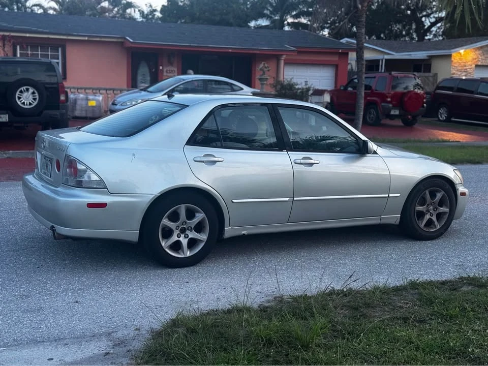 2002 Lexus IS 1st Gen - Image 4 of 13
