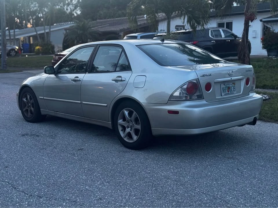 2002 Lexus IS 1st Gen - Image 11 of 13