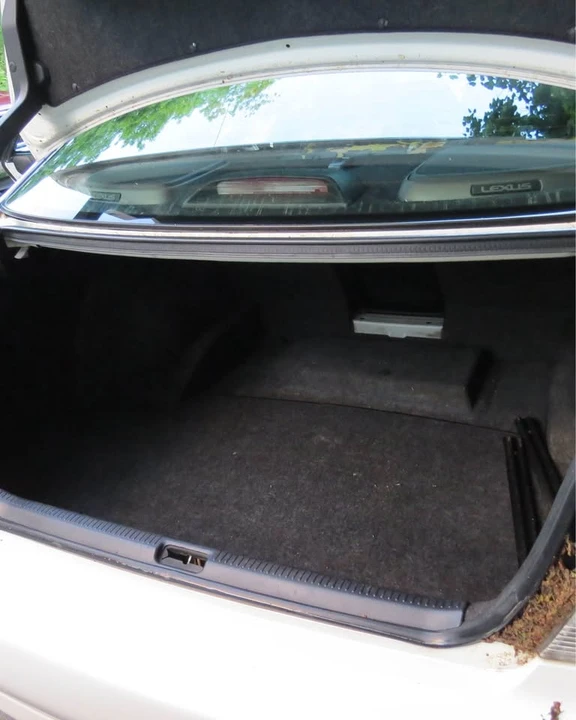 2002 Lexus IS 1st Gen - Image 9 of 11