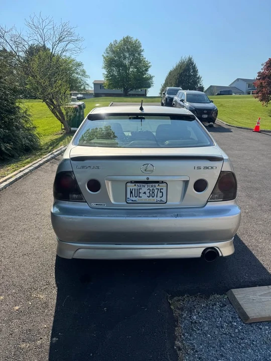 2002 Lexus IS 1st Gen - Image 5 of 14