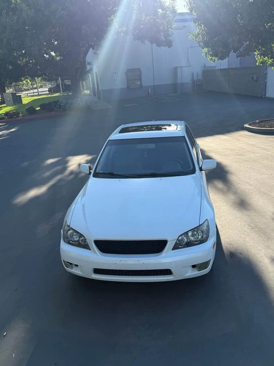 2002 Lexus IS 1st Gen - Image 4 of 8