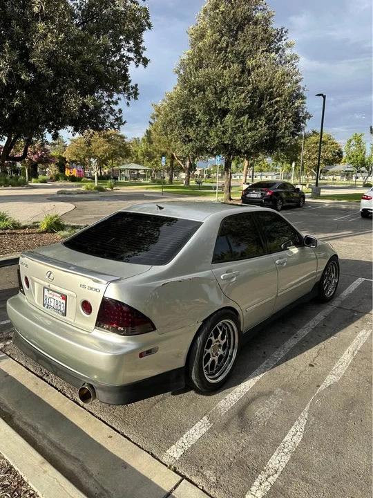 2002 Lexus IS 1st Gen - Image 4 of 18