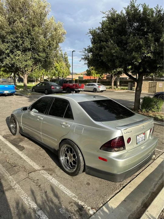 2002 Lexus IS 1st Gen - Image 5 of 18