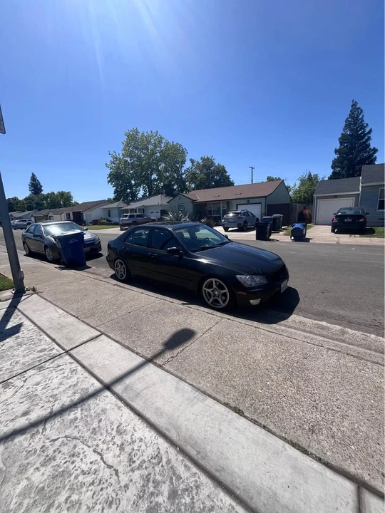 2002 Lexus IS 1st Gen - Image 2 of 4
