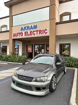 2002 Lexus IS 300 Sedan 4D