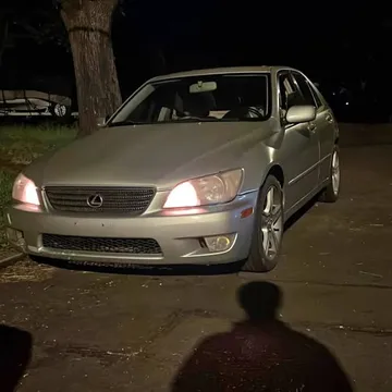 2002 Lexus IS 300 Sedan 4D
