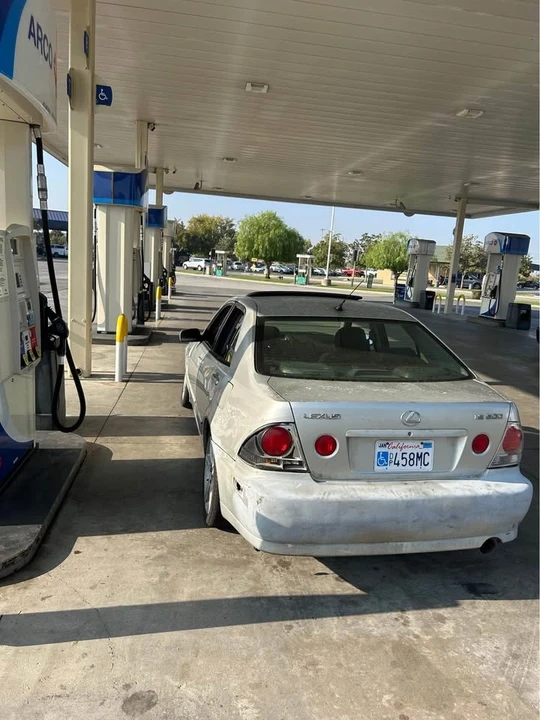 2002 Lexus IS 1st Gen - Image 2 of 6