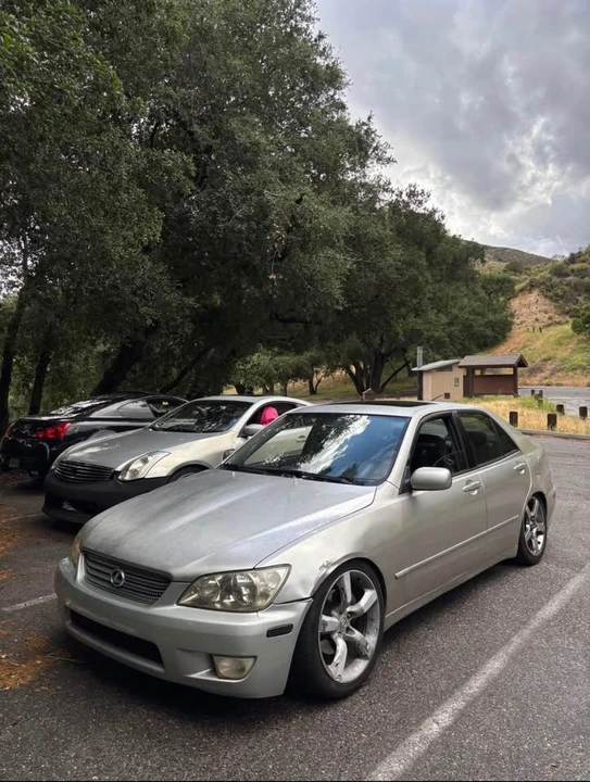 2002 Lexus IS 1st Gen - Image 2 of 5