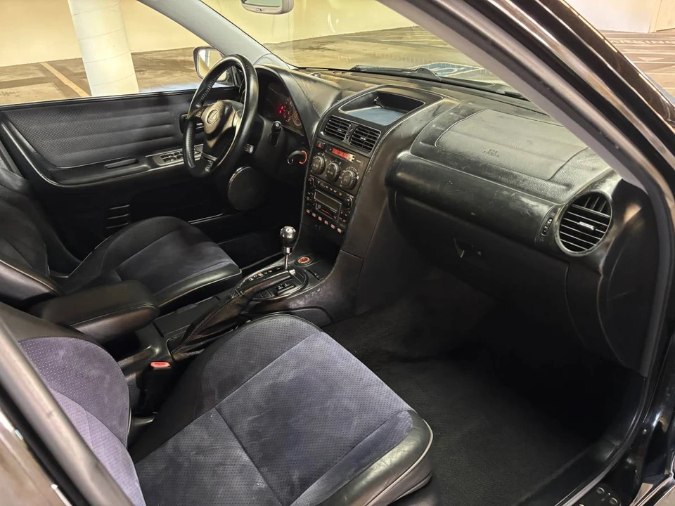 2002 Lexus IS 1st Gen - Image 9 of 13