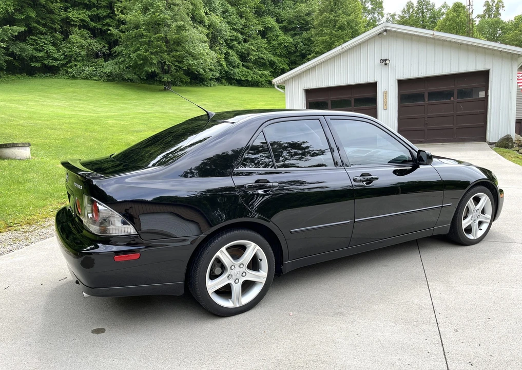 2002 Lexus IS 1st Gen - Image 19 of 31
