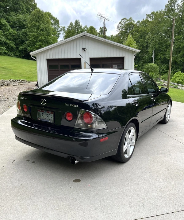 2002 Lexus IS 1st Gen - Image 15 of 31