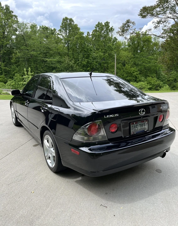 2002 Lexus IS 1st Gen - Image 10 of 31