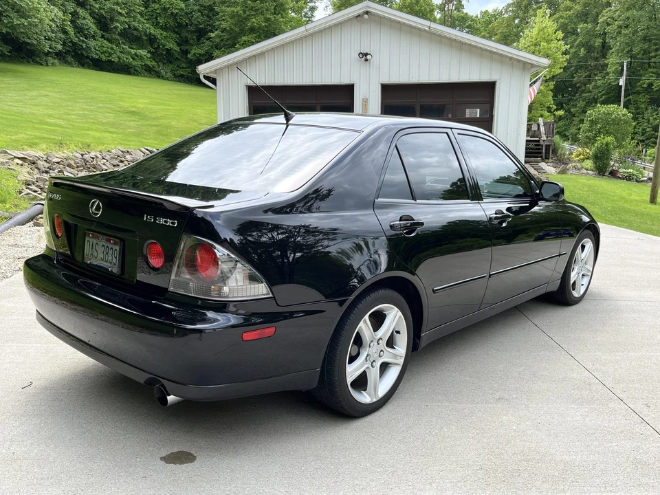 2002 Lexus IS 1st Gen - Image 16 of 31