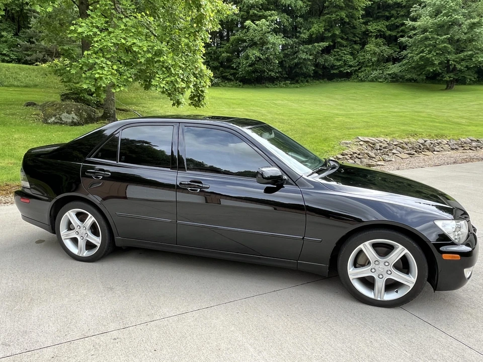 2002 Lexus IS 1st Gen - Image 21 of 31