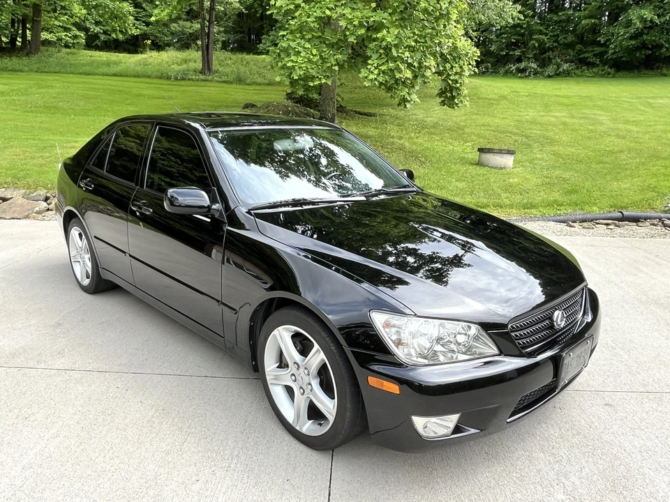 2002 Lexus IS 1st Gen - Image 25 of 31