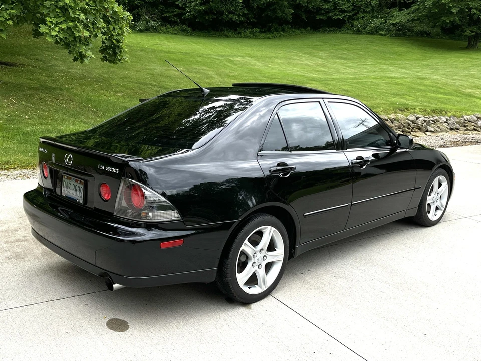 2002 Lexus IS 1st Gen - Image 18 of 31