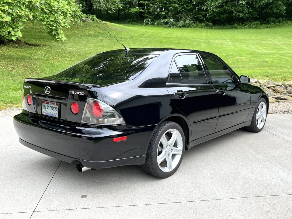 2002 Lexus IS 1st Gen - Image 17 of 31