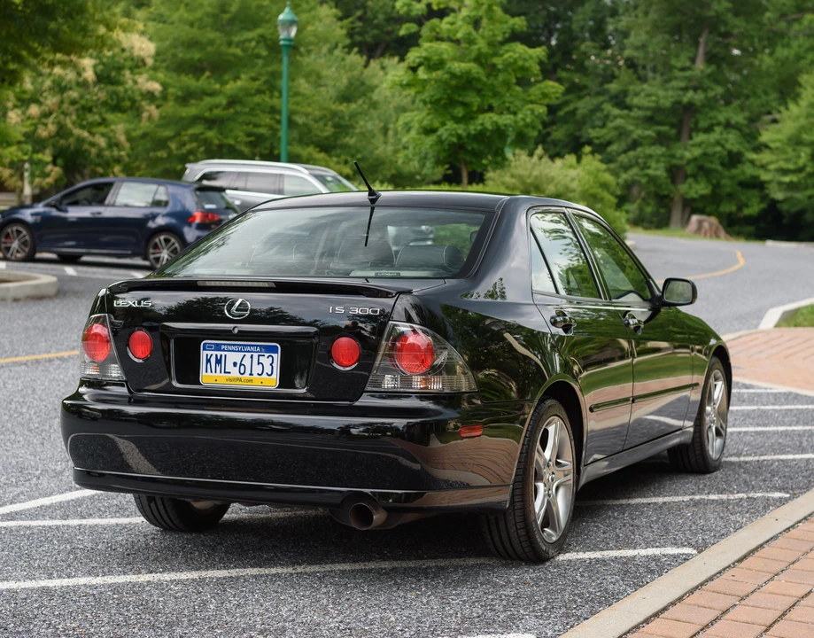 2002 Lexus IS 1st Gen - Image 17 of 31