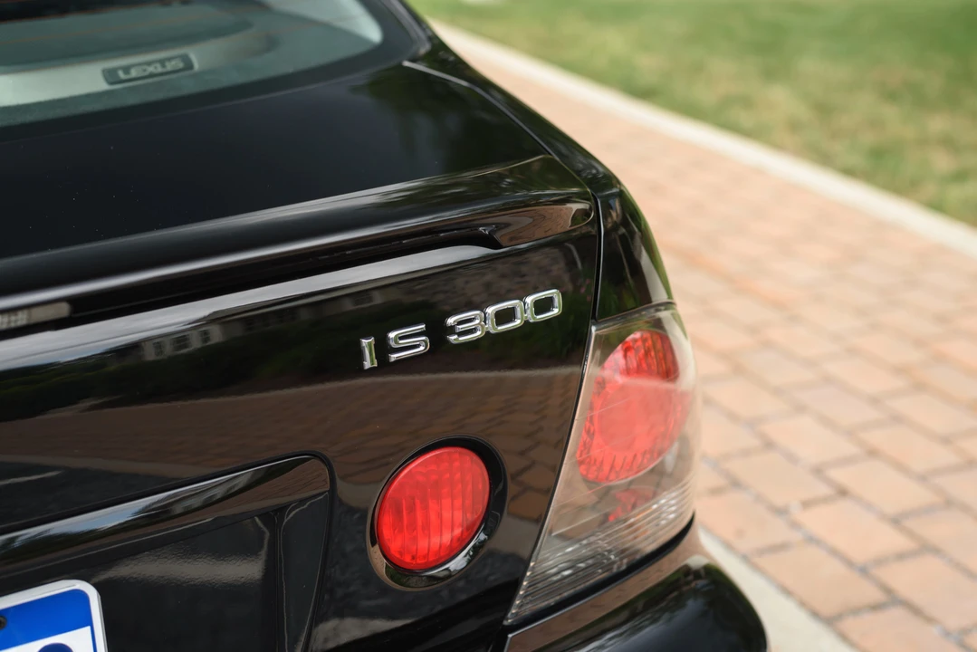 2002 Lexus IS 1st Gen - Image 23 of 31
