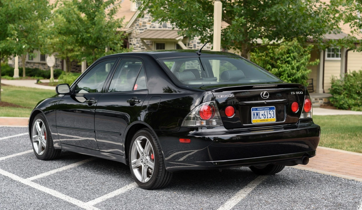 2002 Lexus IS 1st Gen - Image 15 of 31