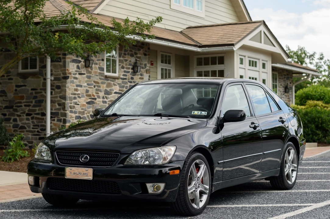 2002 Lexus IS 1st Gen - Image 2 of 31
