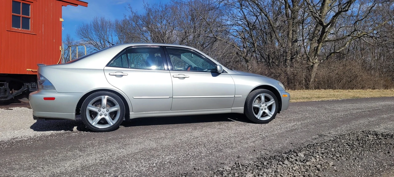 2002 Lexus IS 1st Gen - Image 5 of 31
