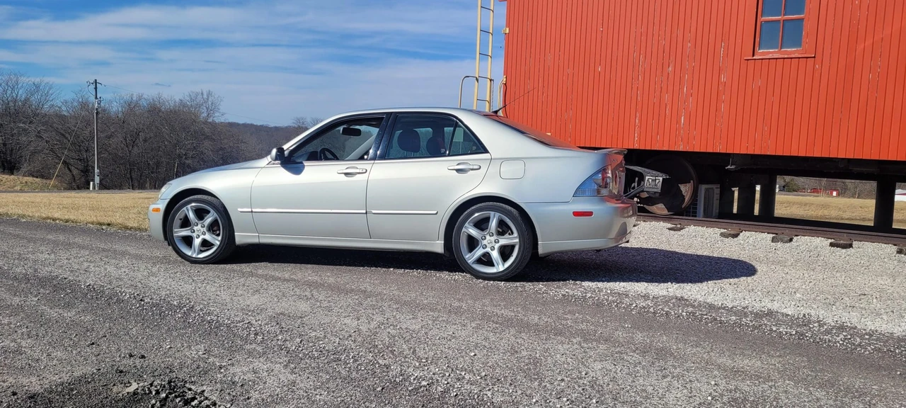 2002 Lexus IS 1st Gen - Image 4 of 31
