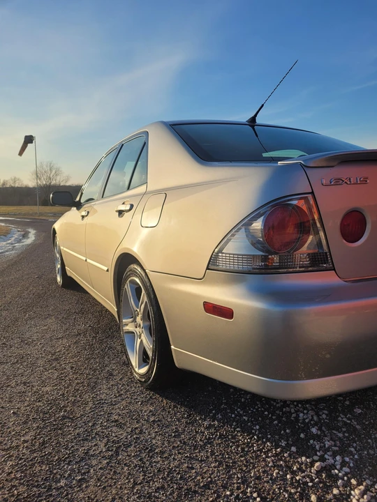 2002 Lexus IS 1st Gen - Image 23 of 31