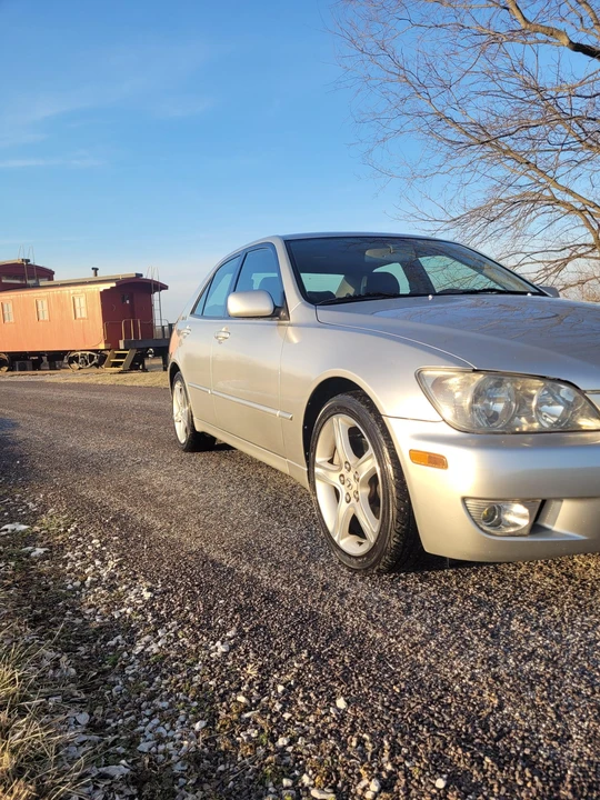 2002 Lexus IS 1st Gen - Image 18 of 31