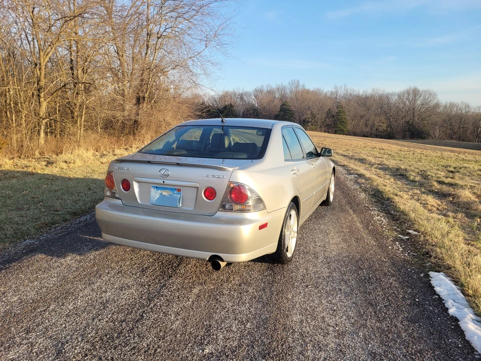 2002 Lexus IS 1st Gen - Image 12 of 31