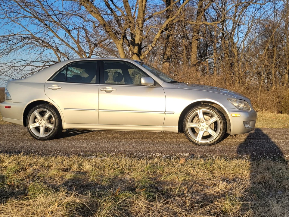 2002 Lexus IS 1st Gen - Image 13 of 31