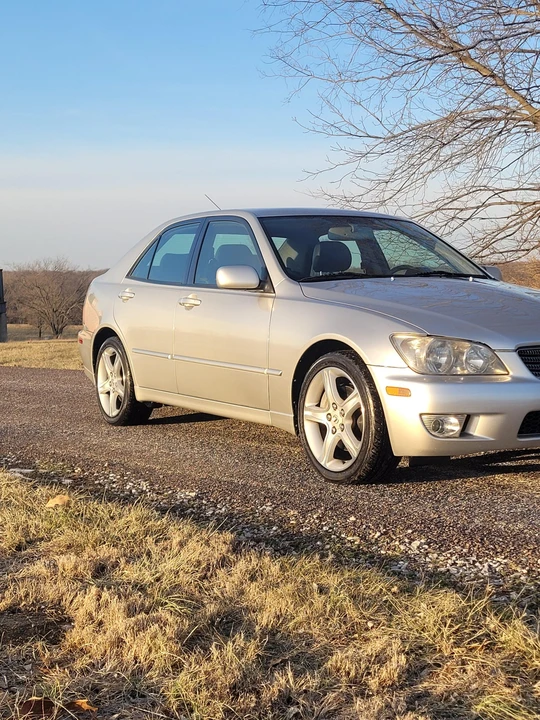 2002 Lexus IS 1st Gen - Image 16 of 31