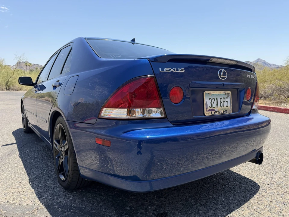 2002 Lexus IS 1st Gen - Image 23 of 31