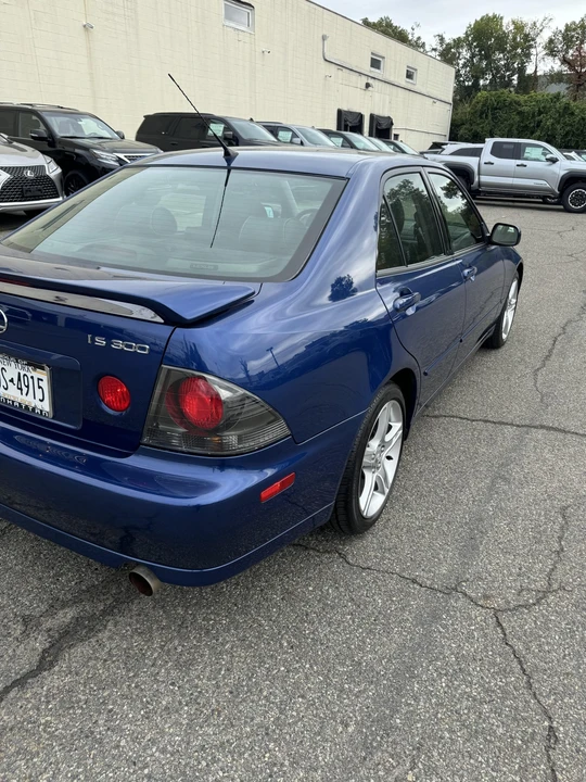 2002 Lexus IS 1st Gen - Image 21 of 31