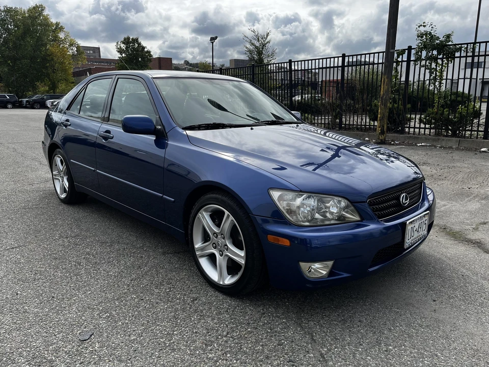 2002 Lexus IS 1st Gen - Image 15 of 31