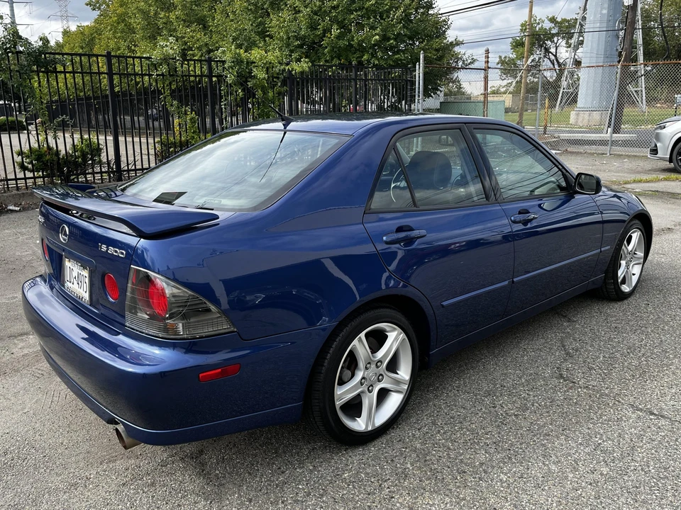 2002 Lexus IS 1st Gen - Image 13 of 31
